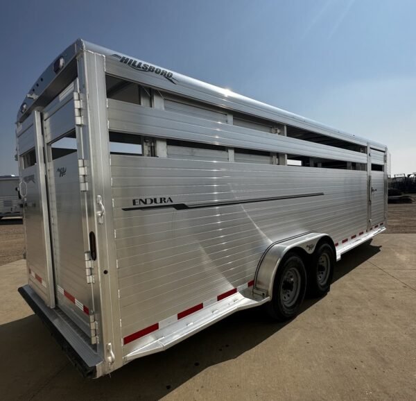 New 2024 Hillsboro 24′ Livestock Trailer – Three Compartments - Image 12