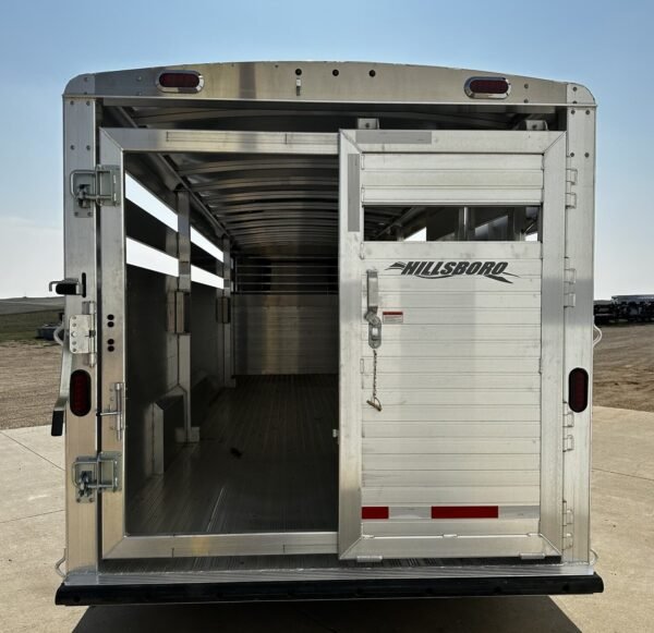 New 2024 Hillsboro 24′ Livestock Trailer – Three Compartments - Image 10