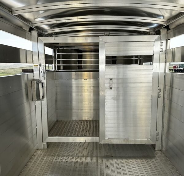 New 2024 Hillsboro 24′ Livestock Trailer – Three Compartments - Image 5