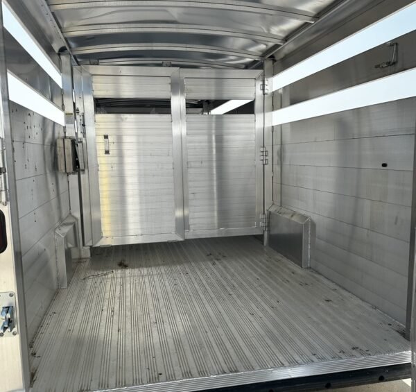 New 2024 Hillsboro 24′ Livestock Trailer – Three Compartments - Image 4