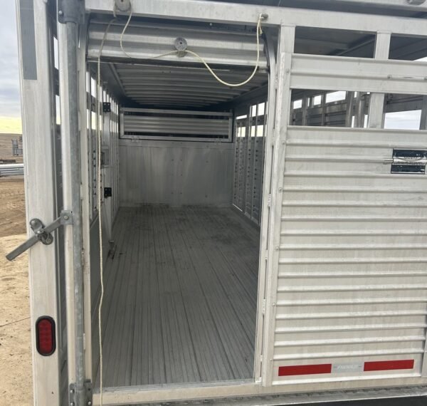 Used 2007 Featherlite 20′ Livestock Trailer – Two Compartments - Image 11