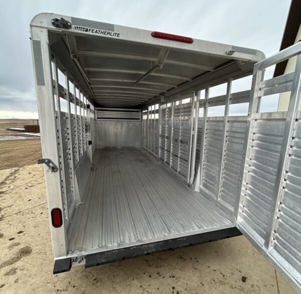 Used 2007 Featherlite 20′ Livestock Trailer – Two Compartments - Image 9