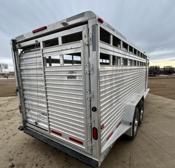 Used 2007 Featherlite 20′ Livestock Trailer – Two Compartments - Image 6