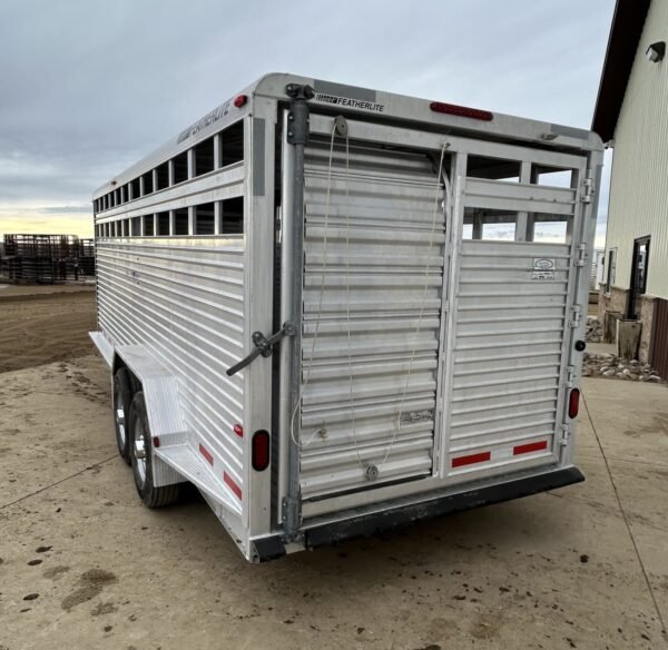 Used 2007 Featherlite 20′ Livestock Trailer – Two Compartments - Image 7