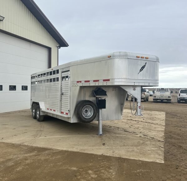 Used 2007 Featherlite 20′ Livestock Trailer – Two Compartments - Image 5