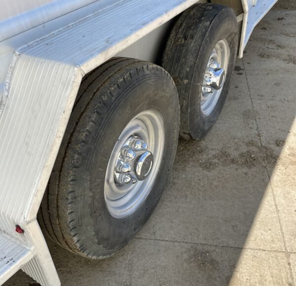 Used 2010 Featherlite 24FT Stock Combo – 2 Compartments - Image 9