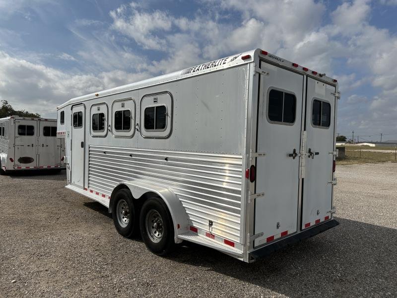 2000 Featherlite 3H GN with Dressing Room Horse Trailer - Image 9