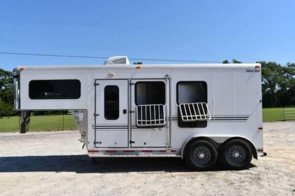 Used 2005 Silver Star 2HGNLQ 2 Horse Trailer with 4′ Short Wall - Image 4