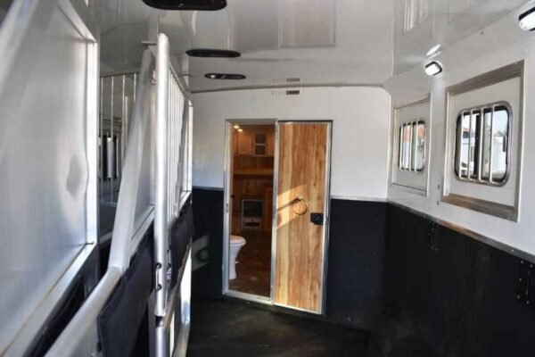2015 Lakota 8411GLQ 4 Horse Trailer with 11′ Short Wall - Image 26