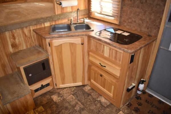 2015 Lakota 8411GLQ 4 Horse Trailer with 11′ Short Wall - Image 12