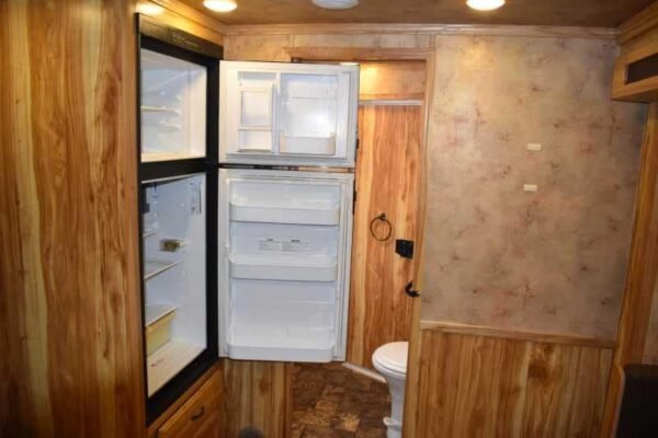 2015 Lakota 8411GLQ 4 Horse Trailer with 11′ Short Wall - Image 14