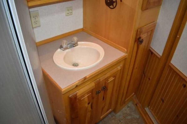 2003 Bloomer 8414LQ 4 Horse Trailer with 14′ Short Wall - Image 26