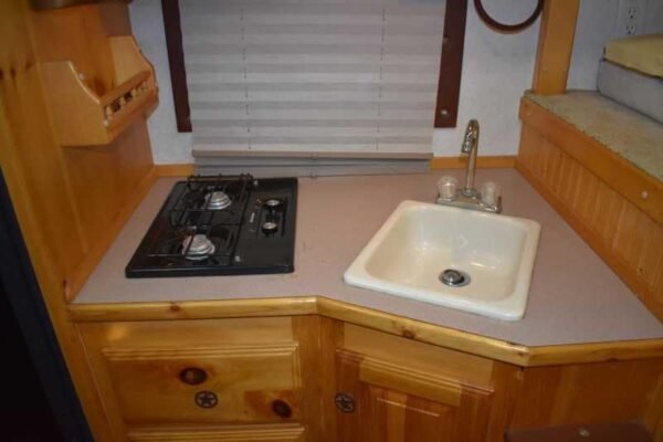 2003 Bloomer 8414LQ 4 Horse Trailer with 14′ Short Wall - Image 17