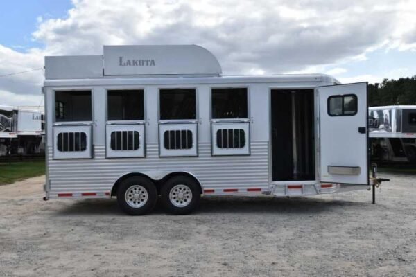 2018 Lakota 84HBPSL 4 Horse Trailer with 2′ Short Wall - Image 3