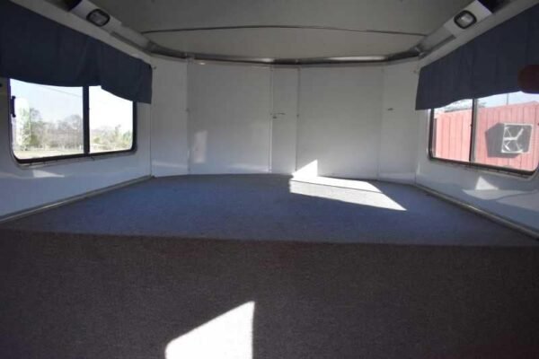 Used 1998 Silver Star 2HGN 2 Horse Trailer with 6′ Short Wall - Image 5