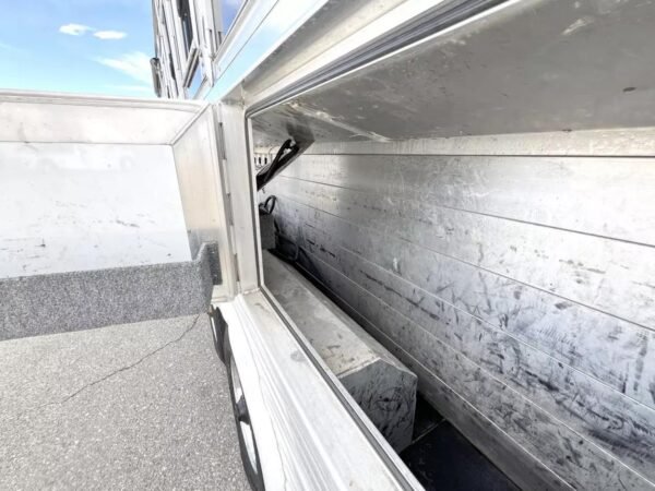 Used 2013 Bloomer 4 Horse 16′ LQ, 7’Slide, Air Ride, Pod, Mister/Water Sys  Air ride, HWH Slide, Integrated Pod - Image 23
