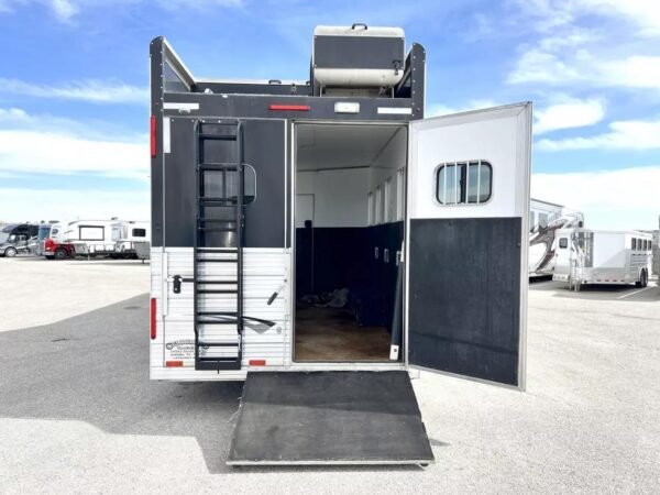 Used 2013 Bloomer 4 Horse 16′ LQ, 7’Slide, Air Ride, Pod, Mister/Water Sys  Air ride, HWH Slide, Integrated Pod - Image 18