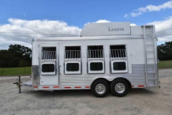 2018 Lakota 84HBPSL 4 Horse Trailer with 2′ Short Wall - Image 7
