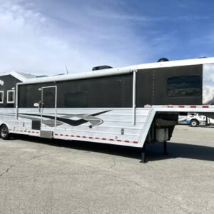 Used 2013 Bloomer 4 Horse 16′ LQ, 7’Slide, Air Ride, Pod, Mister/Water Sys  Air ride, HWH Slide, Integrated Pod