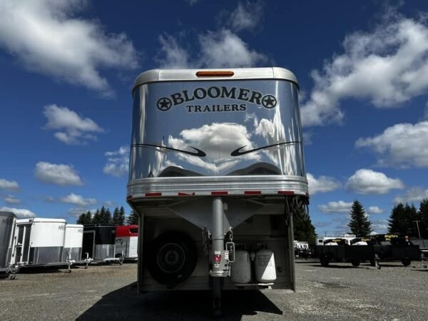 2009 Bloomer Trailers Evolution 10th Anniversary Edition 3-H 11′ LQ - Image 2