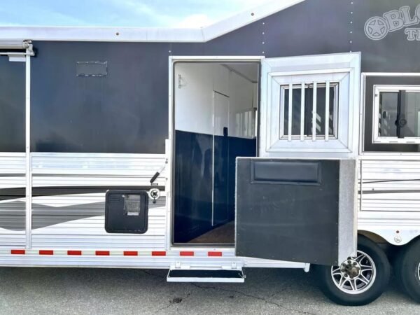 Used 2013 Bloomer 4 Horse 16′ LQ, 7’Slide, Air Ride, Pod, Mister/Water Sys  Air ride, HWH Slide, Integrated Pod - Image 24