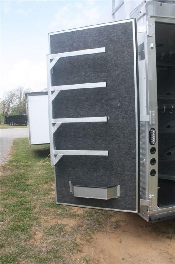 2019 Lakota Charger 4 Horse LQ with 15′ Short Wall - Image 10