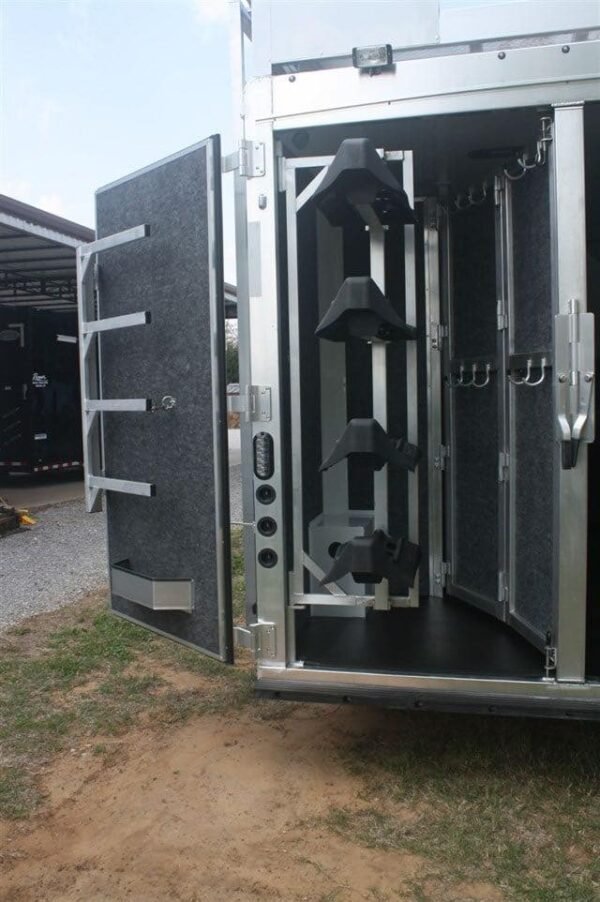 2019 Lakota Charger 4 Horse LQ with 15′ Short Wall - Image 8