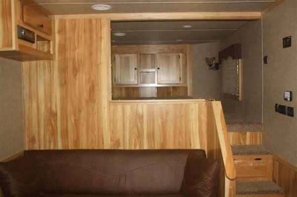 2019 Lakota Charger 4 Horse LQ with 15′ Short Wall - Image 14