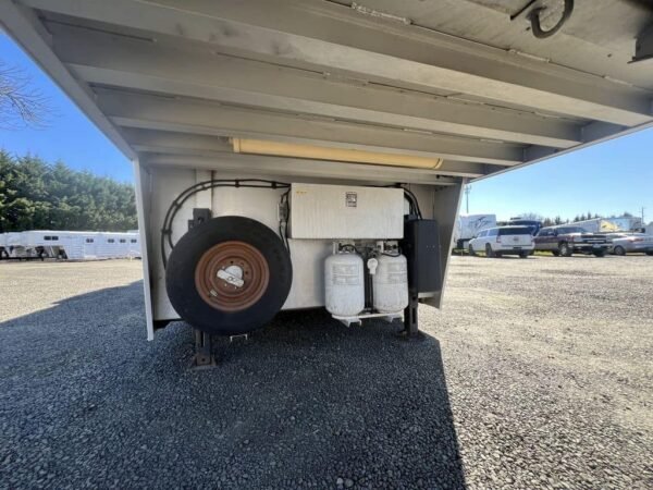 2009 Platinum Coach 3 H 16′ SW w/Outlaw Conversion - Image 12
