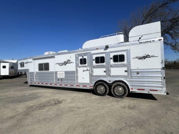 2009 Platinum Coach 3 H 16′ SW w/Outlaw Conversion - Image 7