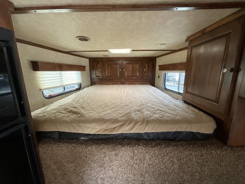 2014 Logan Coach RAZ4GNHDLQ 40′ 4 horse Razor GN Horse Trailer**WITH WALK IN CLOSET** - Image 16