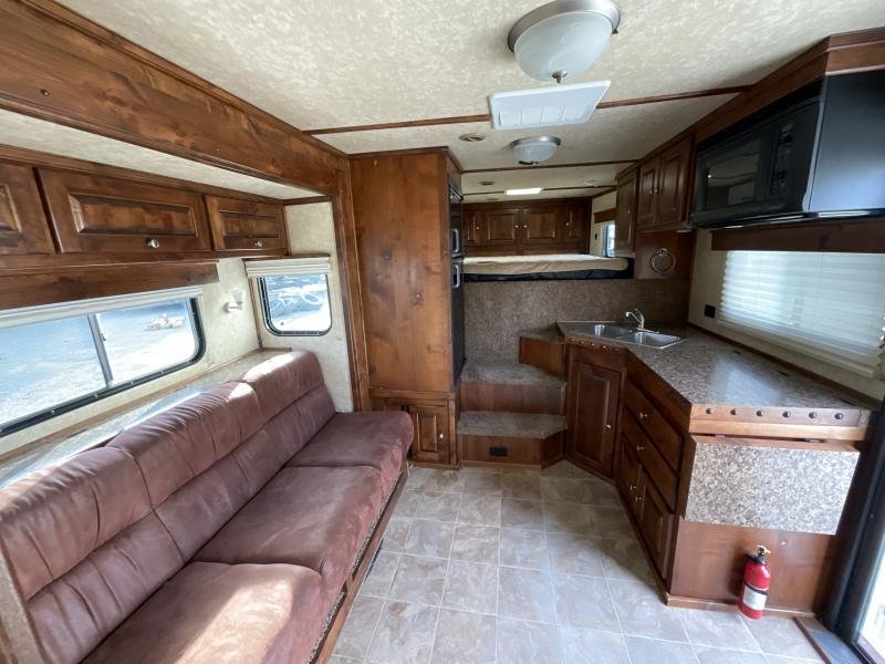 2014 Logan Coach RAZ4GNHDLQ 40′ 4 horse Razor GN Horse Trailer**WITH WALK IN CLOSET** - Image 19