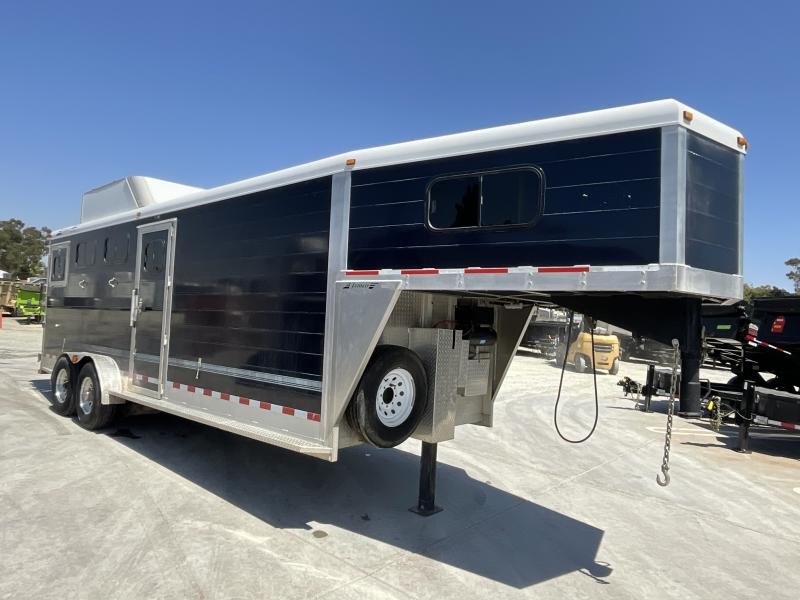 2005 Jamco 4 Horse Gooseneck Trailer - Image 3