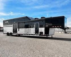 4 Horse Trailer With Living Quarters For Sale